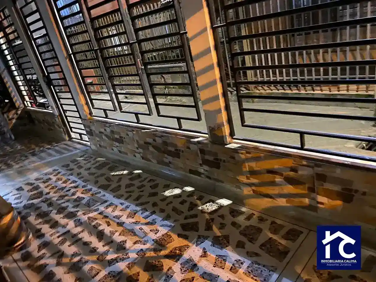 Casa de 3 pisos Barrio Decepaz Cali